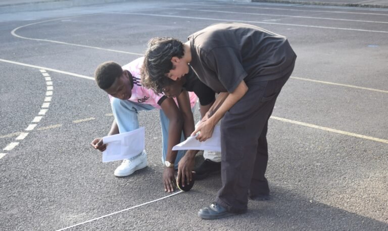 C:\Users\eberl\OneDrive\Bureau\cours -2022-2023\DOSSIER POUR LE SITE LABOMATHS LIFSE\photos semaine des maths 3A\DSC_0115.JPG